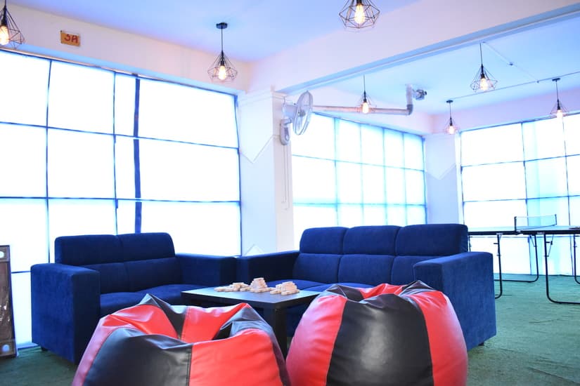 PG and Coliving Near Industrial Zones in Pune – The Hub of Manufacturing and Global Tech